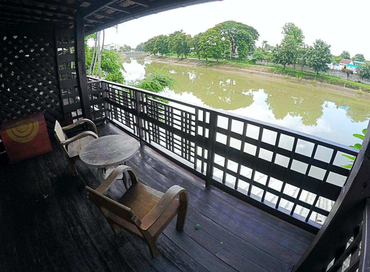 The Riverside Guest House Lampang Luaran gambar