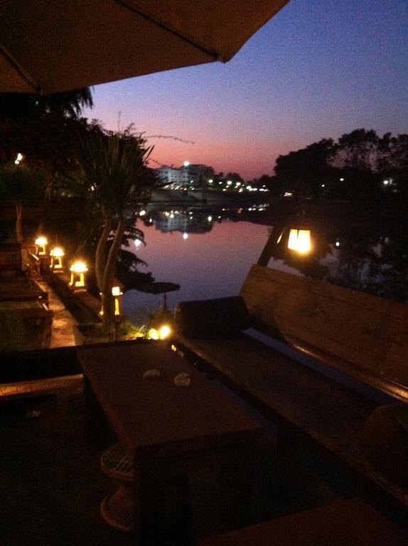 The Riverside Guest House Lampang Luaran gambar