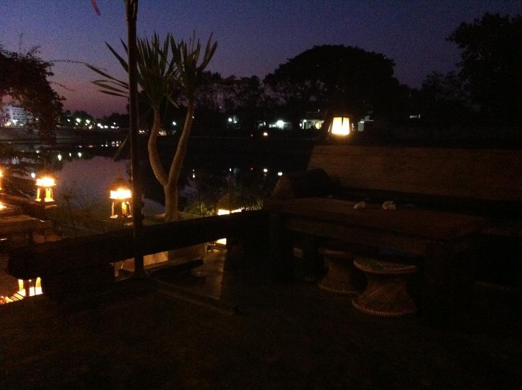 The Riverside Guest House Lampang Luaran gambar