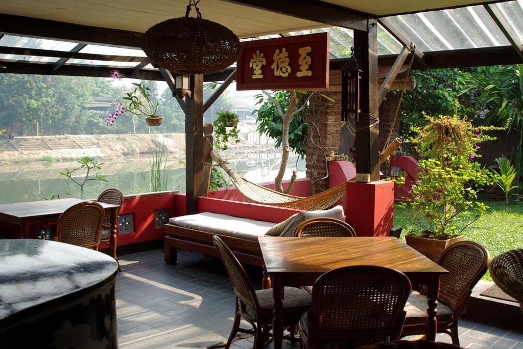 The Riverside Guest House Lampang Luaran gambar