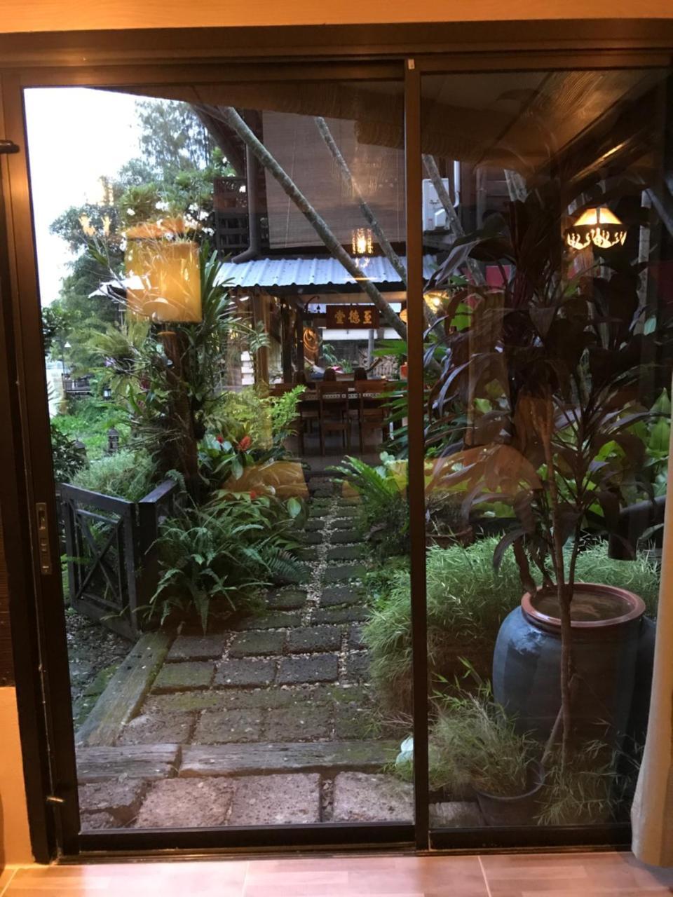 The Riverside Guest House Lampang Luaran gambar